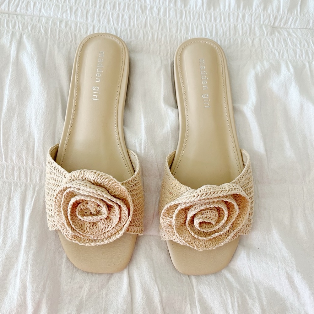 MADDEN GIRL Raffia Rosette Slide Sandals Size 9